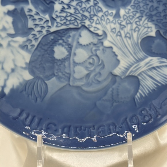 Bing and Grondahl 1981 Christmas Plate - Picture 2 of 4